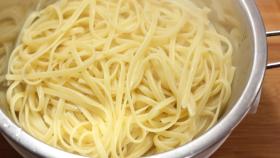 Lo del aceite en el agua de cocer la pasta es como lo de la cebolla en la tortilla