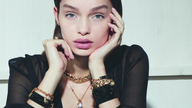 Imagen de la campaña de Karl Lagerfeld y Swarovski.