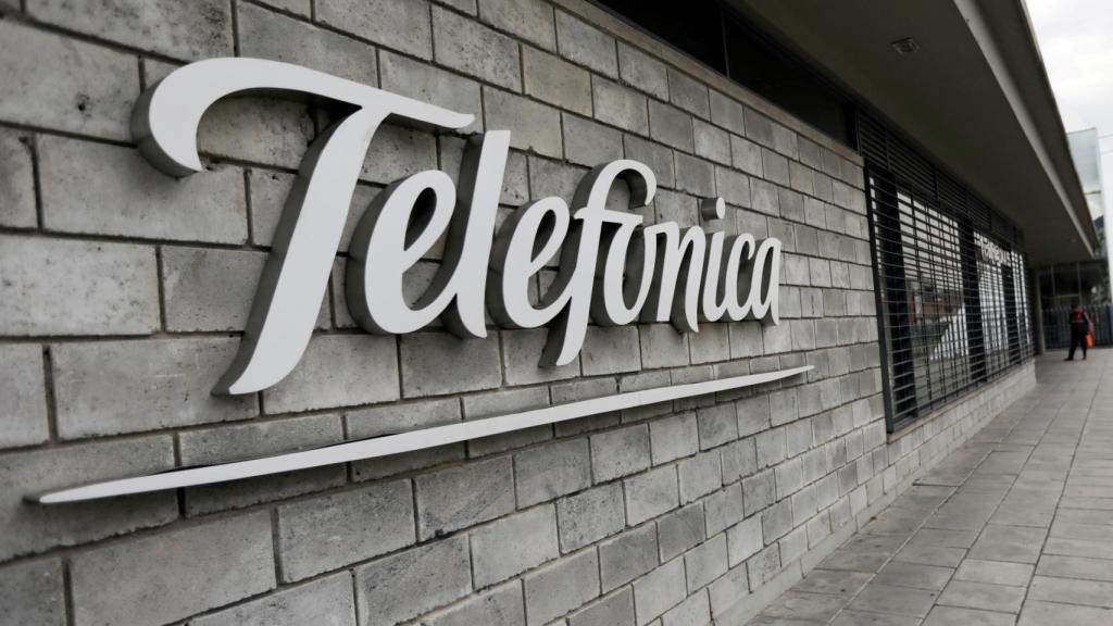 Un rótulo de Telefónica en su sede corporativa.