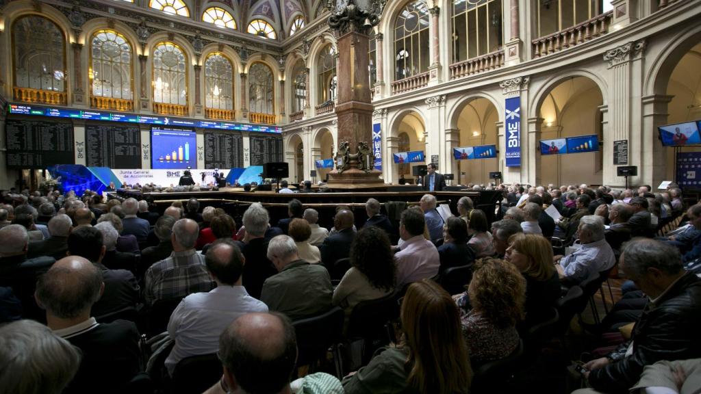 La Bolsa de Madrid llena de inversores.