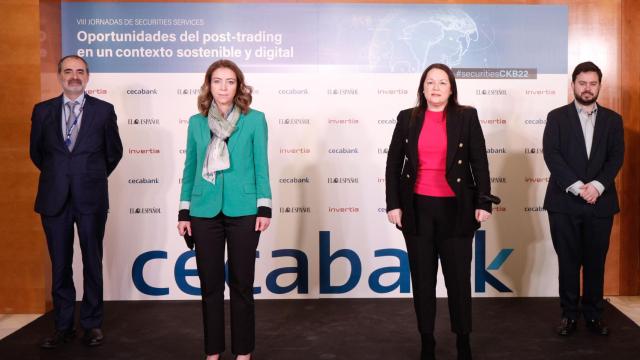 Antonio Romero (Cecabank), Montserrat Martínez Parera (CNMV), Aurora Cuadros (Cecabank) y Arturo Criado  (Invertia) en la VIII Jornada de Securities Services.