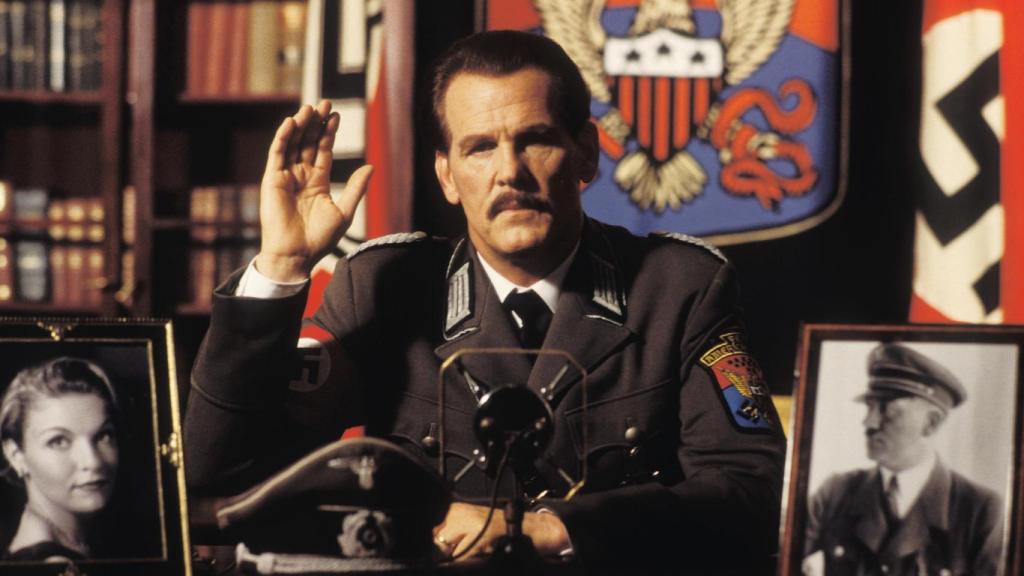 Nick Nolte como Howard W. Campbell Jr., en la versión cinematográfica de 'Mother Night'.