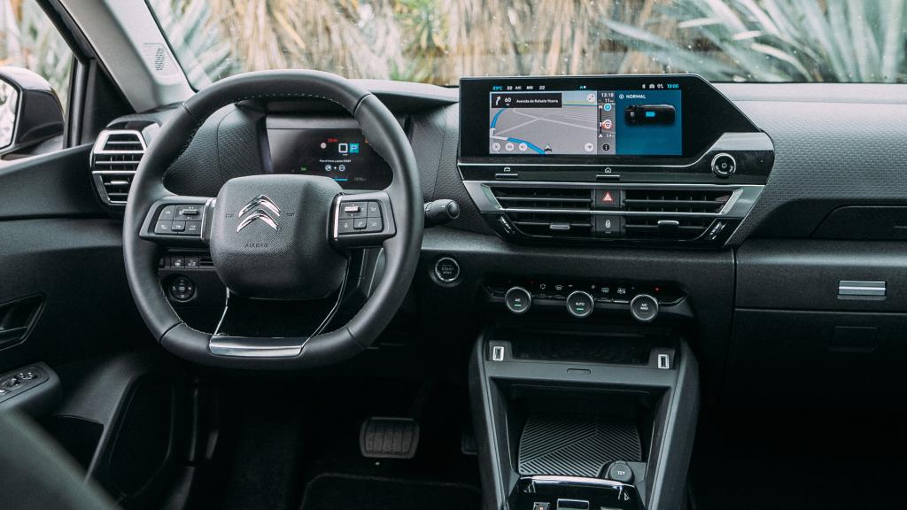 Interior del Citroën ë-C4 X.