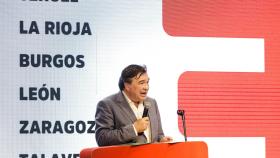 El diputado de Teruel Existe y portavoz de la Federación de partidos de la España Vaciada, Tomás Guitarte, interviene durante el acto de precampaña de España Vaciada, en el Espacio Rastro Madrid.