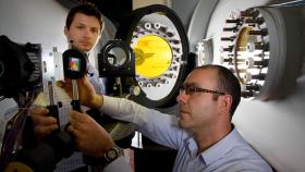 Científicos del DSTG australiano en su laboratorio de armas