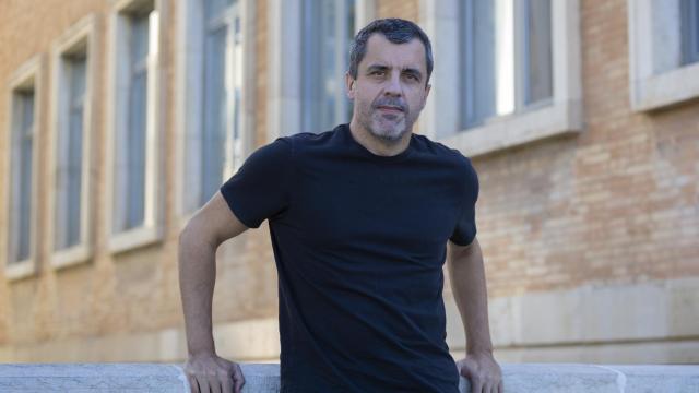 Bernardo Quintero posa junto al nuevo Centro de Ciberseguridad de Google tras la entrevista con EL ESPAÑOL de Málaga.