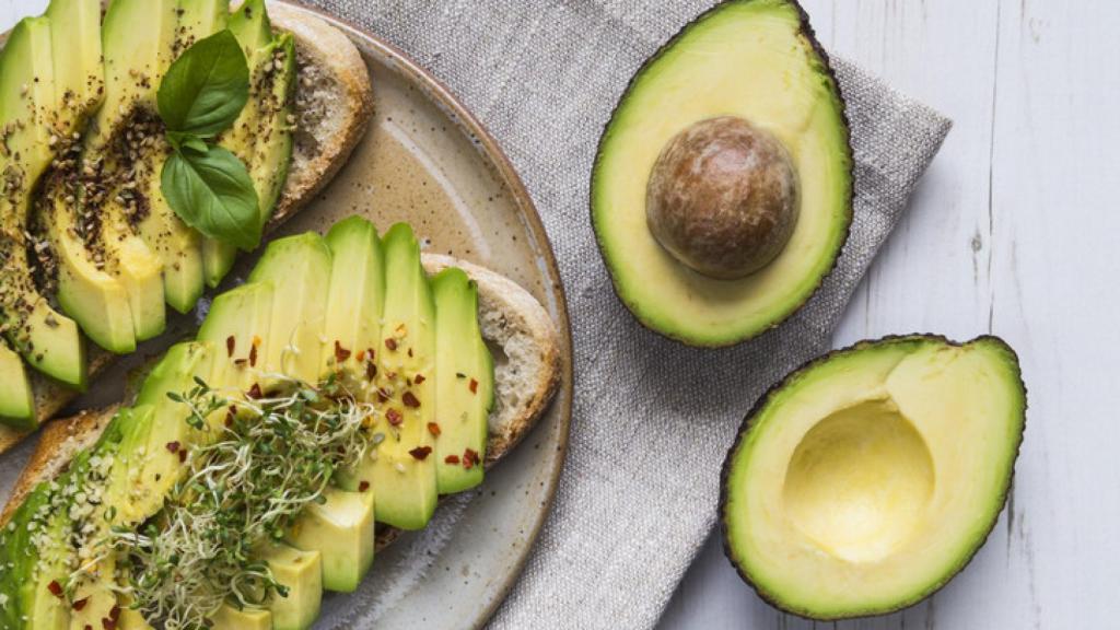Así debes usar el aguacate para eliminar arrugas.