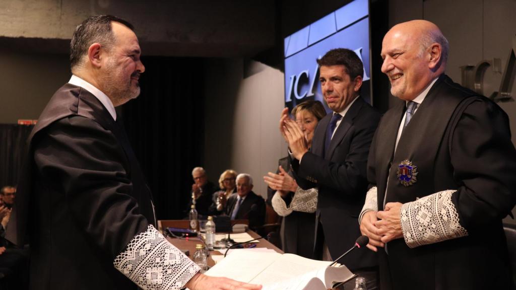 Gally en su toma de posesión como decano del ICALI ante Carlos Mazón.