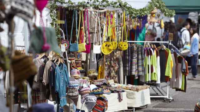Puesto de un mercadillo en una imagen de archivo