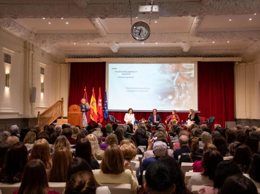 Luz Pérez durante su intervención.