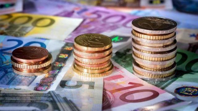 Monedas y billetes de euros. Imagen de archivo.