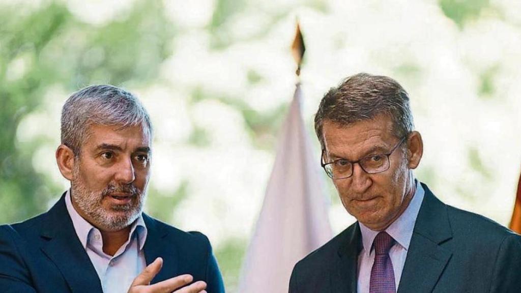Alberto Núñez Feijóo, líder del PP, con el presidente de Canarias, Fernando Clavijo, en imagen de archivo.