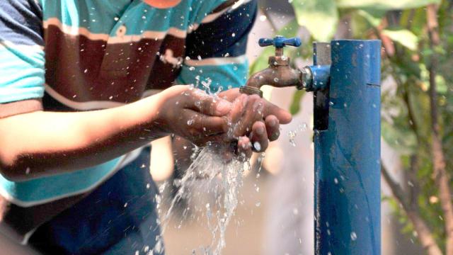Fuente de agua. Imagen de archivo.