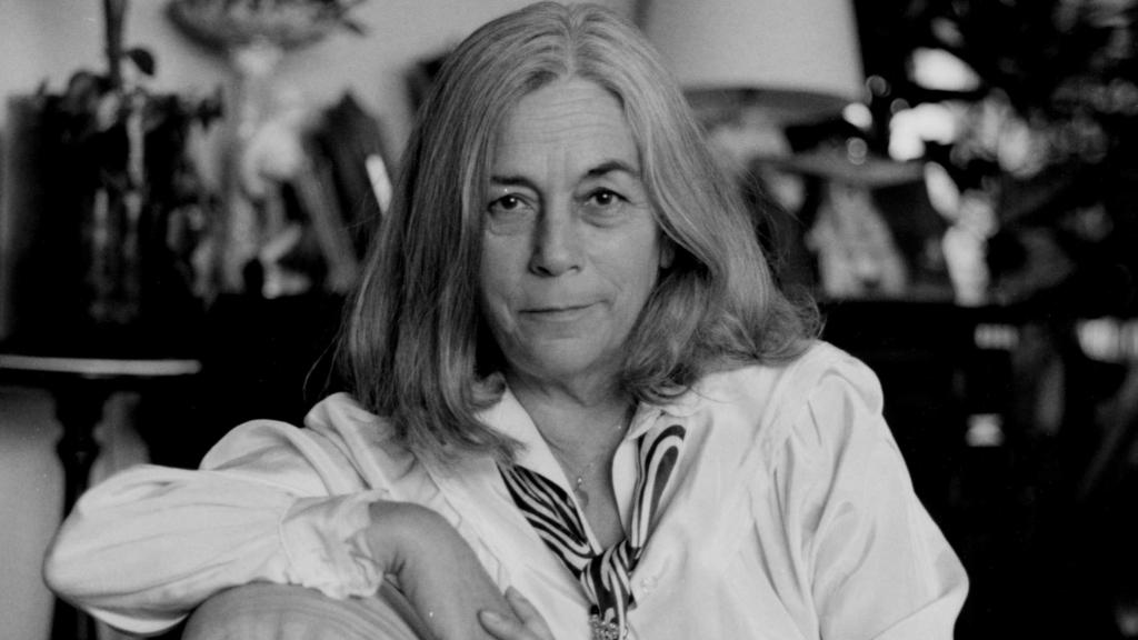 Carmen Martín Gaite en una sesión de fotos en casa de Liliana Ferlosio (1980-1985). Foto: Archivo Carmen Martín Gaite / Biblioteca de Castilla y León