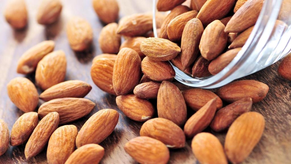 Unas almendras.