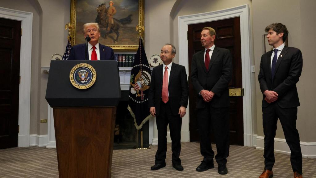 Donald Trump, presidente de EEUU, en una comparecencia en la Casa Blanca junto a Masayoshi Son (SoftBank), Larry Ellison (Oracle) y Sam Altman (OpenAI).