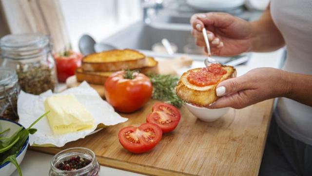 Este desayuno toma como base la dieta mediterránea.