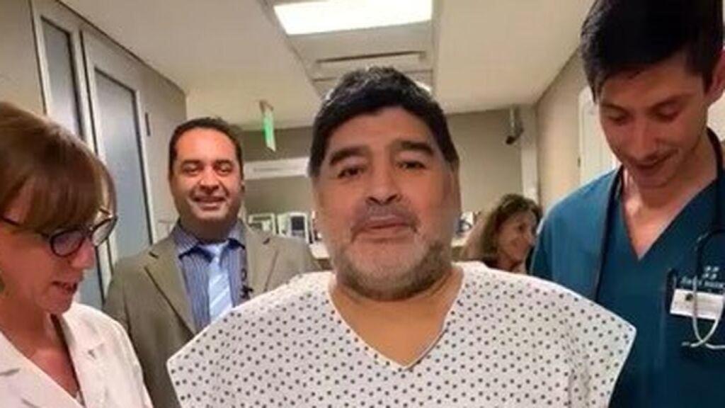 Maradona durante uno de sus pasos por el hospital