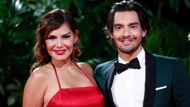 Ivonne Reyes y su hijo Alejandro en un acto en Madrid en 2021.