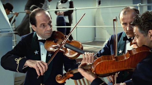 Un fotograma de 'Titanic' (1997) en el momento del hundimiento