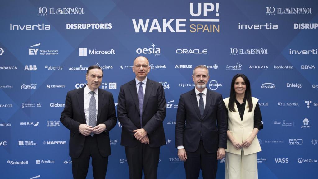 De izquierda a derecha: Pedro J. Ramírez, presidente ejecutivo y director de EL ESPAÑOL; Enrico Letta, ex primer ministro italiano; Marc Murtra, presidente ejecutivo de Telefónica; y Cruz Sánchez de Lara, vicepresidenta de EL ESPAÑOL.