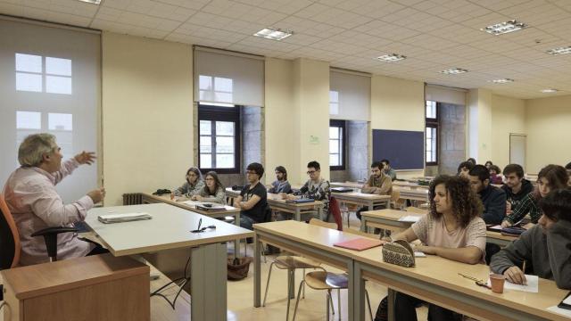 Alumnos en una clase de Filosofía.