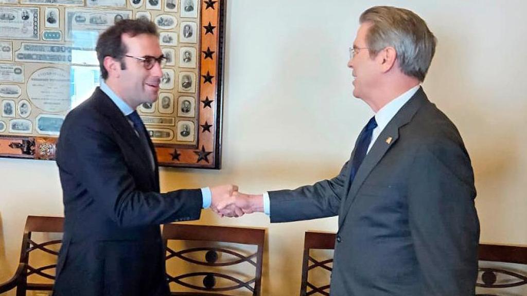 El ministro de Economía español, Carlos Cuerpo, durante su entrevista con el secretario del Tesoro de EEUU, Scott Bressent.