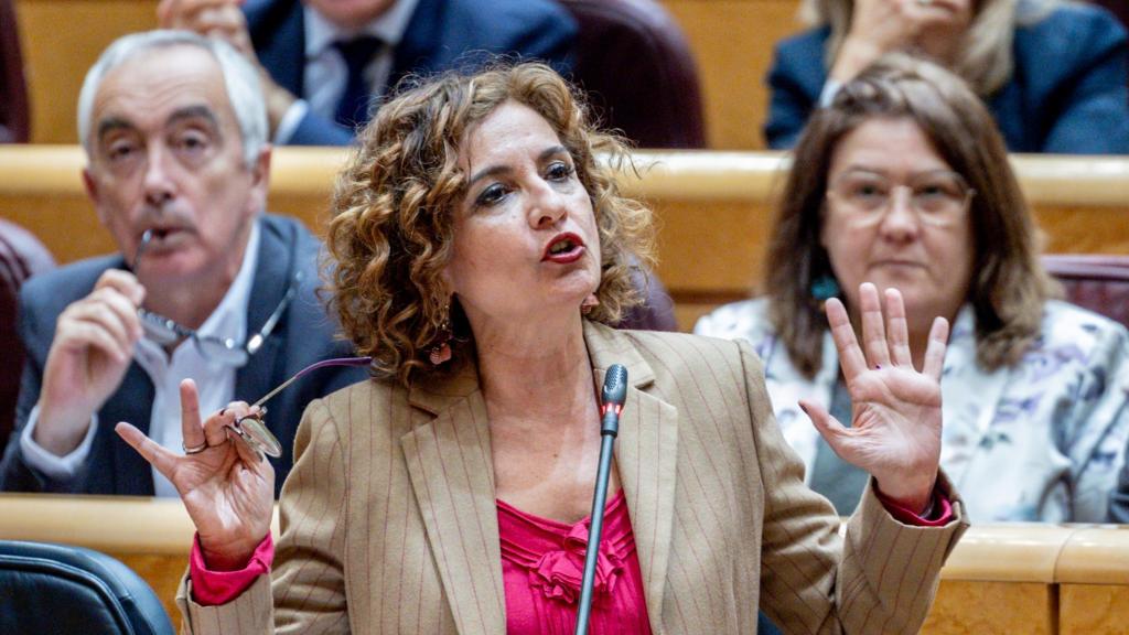 La vicepresidenta primera y ministra de Hacienda, María Jesús Montero, durante una sesión de control al Gobierno, en el Senado, a 22 de abril de 2025.