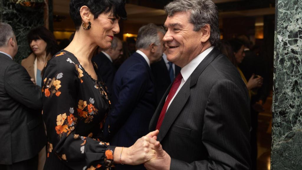 Elma Sáiz, ministra de Inclusión, Seguridad Social y Migraciones, y José Luis Escrivá, gobernador del Banco de España.