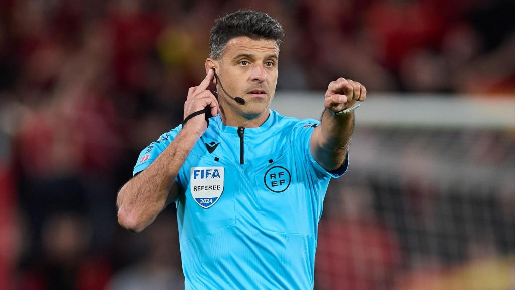 Gil Manzano en el partido de La Liga entre el Mallorca y el Barça.