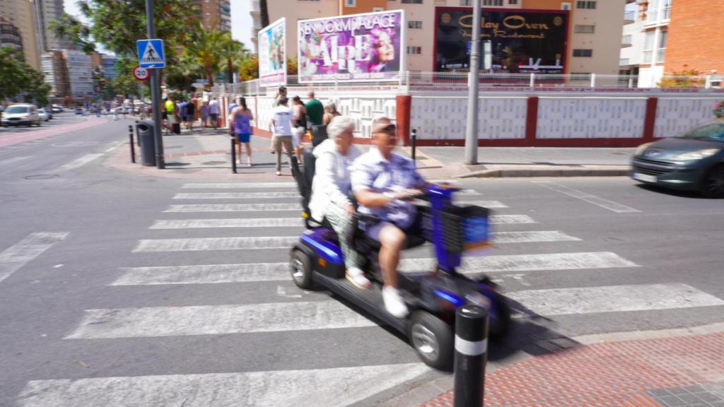Las escúteres se concentran en la zona británica y en el Paseo Marítimo.