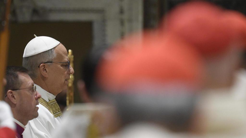 El nuevo Papa, León XIV, durante la primera misa de su papado.