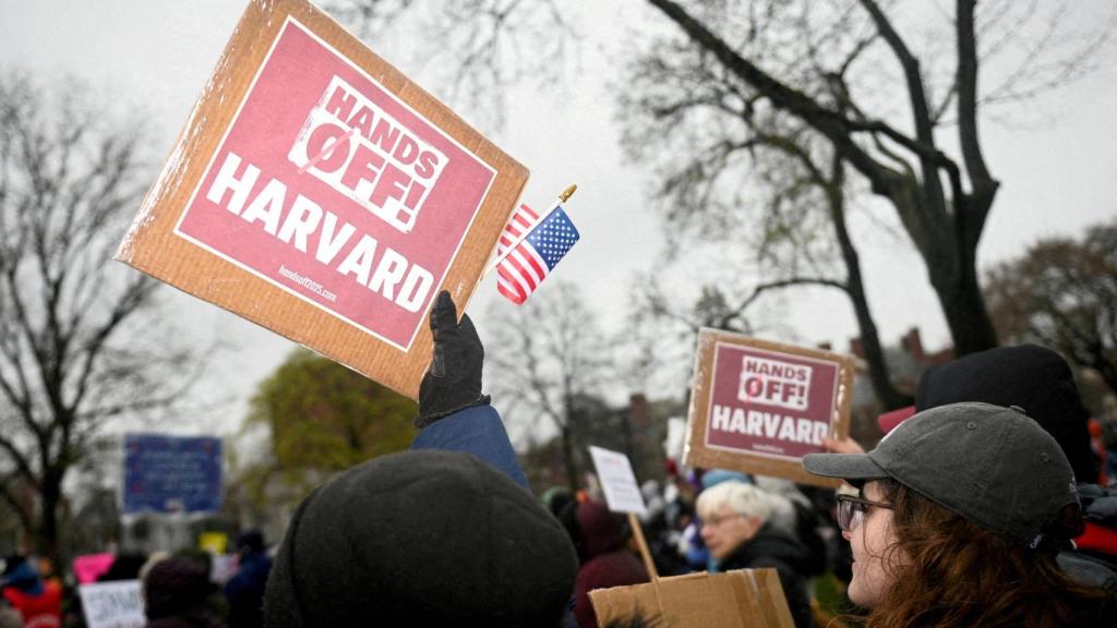Una protesta el pasado 12 de abril en Cambridge (Massachusetts, EEUU) para pedir a Harvard que resista la presión del Gobierno de Trump en la universidad.