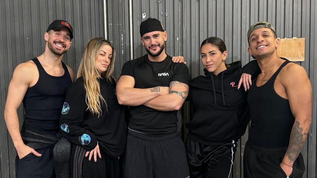 El equipo de bailarines de Melody para Eurovisión 2025.