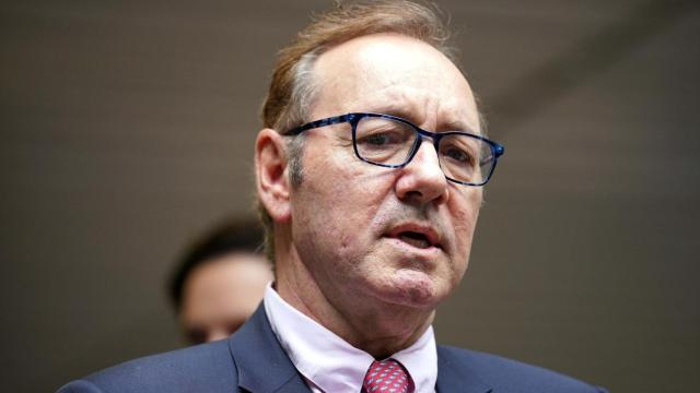 Kevin Spacey a las puertas del Southwark Crown Court de Londres, tras ser declarado inocente de agredir sexualmente a cuatro hombres.  Foto:  Lucy North / Pa Wire / Dpa - Only For Use In Spain