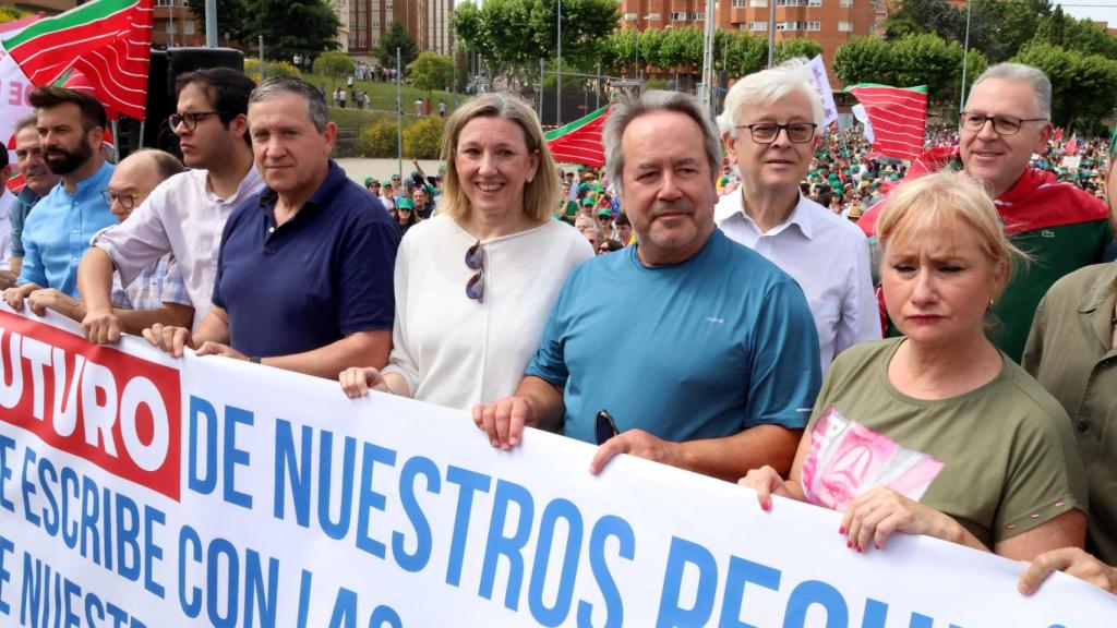 El presidente de la Diputación de Zamora, Javier Faúndez; la vicepresidenta de la Junta de Castilla y León, Isabel Blanco; el alcalde de Zamora, Francisco Guarido; y la consejera de Industria, Comercio y Empleo, Leticia García