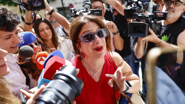 Leire Díez este martes a su llegada a la sede del PSOE en la calle Ferraz.