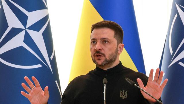 El presidente de Ucrania, Volodimir Zelenski, habla durante una conferencia de prensa conjunta con el secretario general de la OTAN, Mark Rutte, en medio del ataque de Rusia a Ucrania , en Odesa, Ucrania.