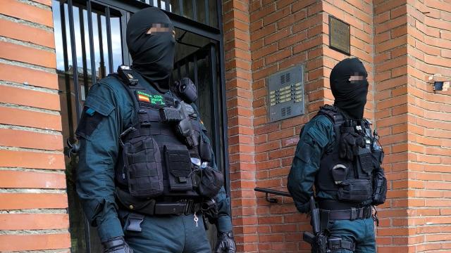 Agentes de la Unidad de Seguridad Ciudadana (USECIC), en una de las viviendas intervenidas