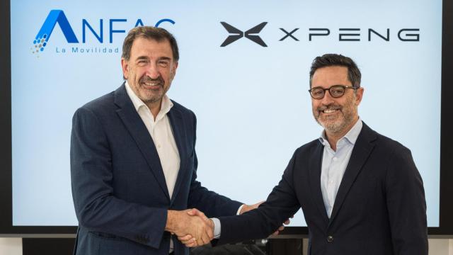 José López-Tafall, director general de Anfac, e Ignacio Román, responsable de XPeng en España